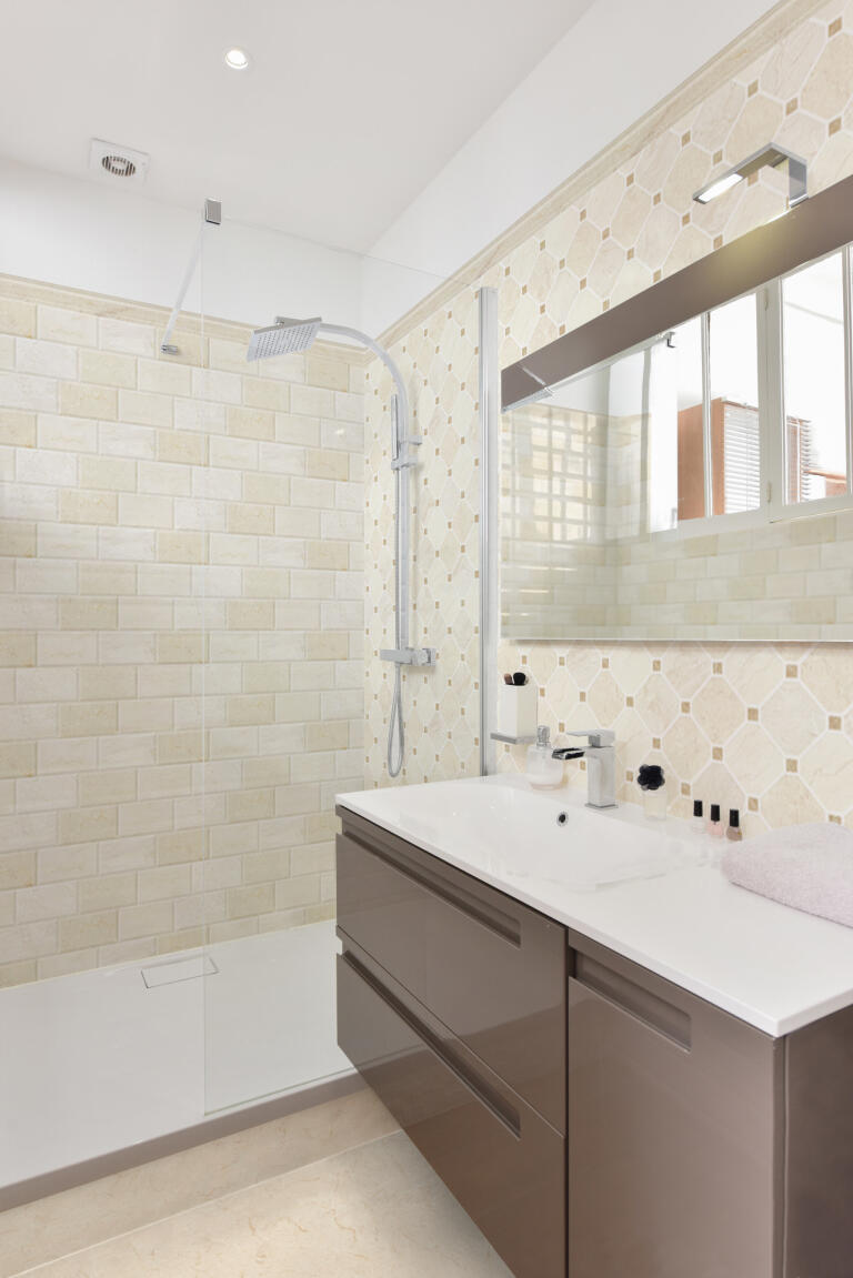 https://adm.eleganzaindonesia.com/storage/product_examples/1756110470_RR68145B效果图1.jpg